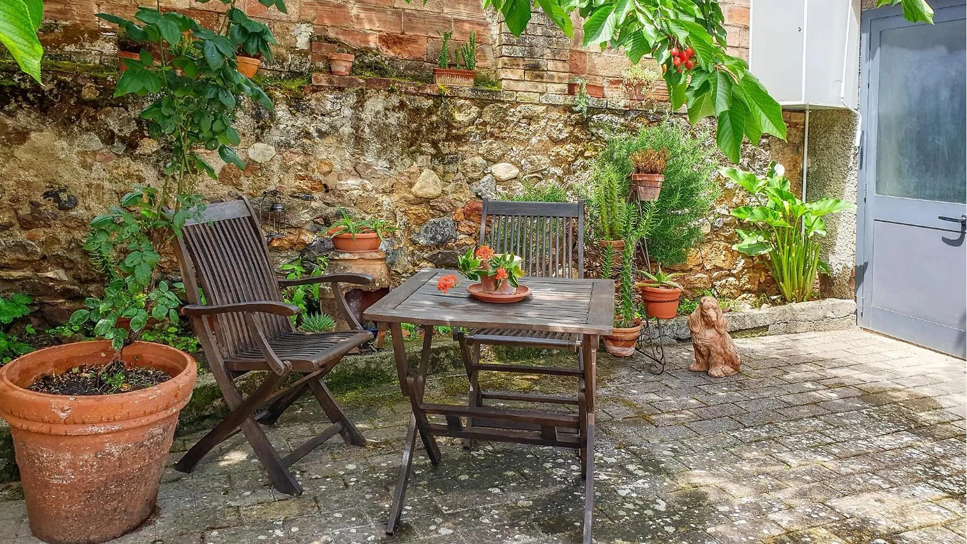 Pet Friendly Apartment In Rosia With Kitchen 0*,