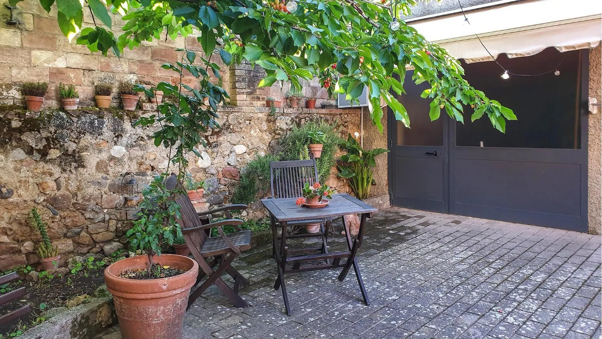 Pet Friendly Apartment In Rosia With Kitchen