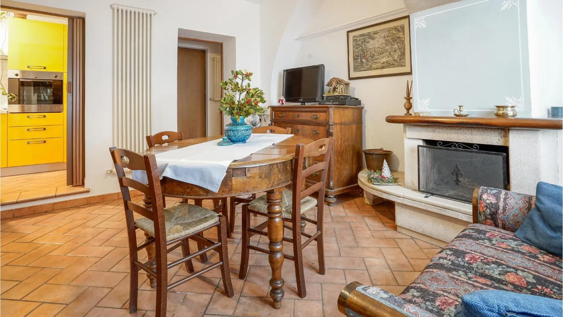 Pet Friendly Apartment In Rosia With Kitchen